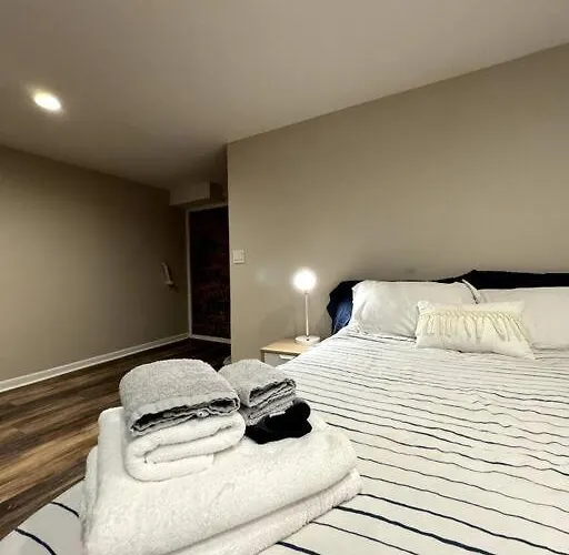Apartment Oldtown Stylish Cute Chicago