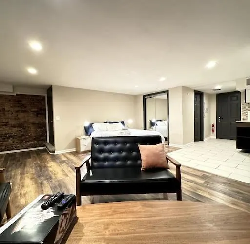 Apartment Oldtown Stylish Cute Chicago