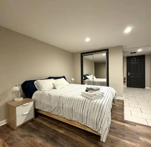 Apartment Oldtown Stylish Cute Chicago