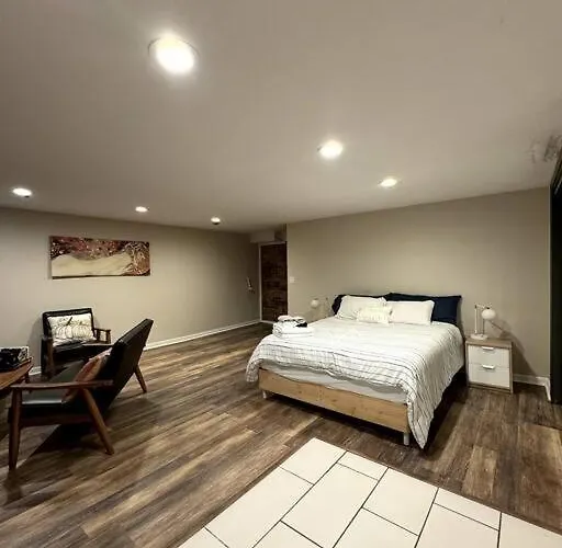 Apartment Oldtown Stylish Cute Chicago